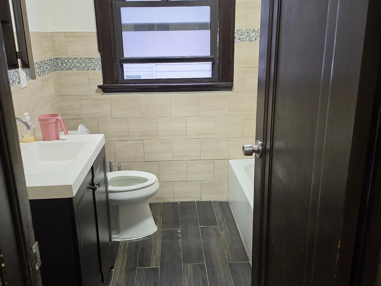 3 bed, 1300 sqft, $1,250 — Photo 2