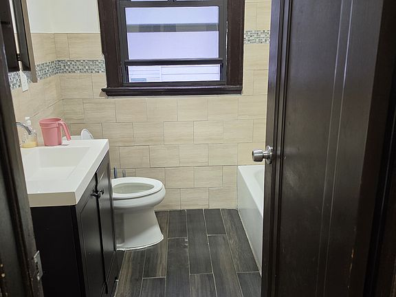 2nd image of 237 Carl St #2