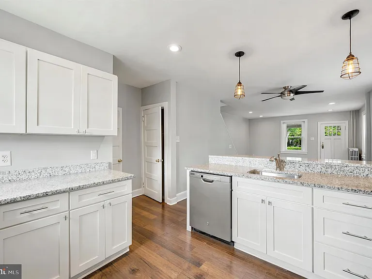 732 W Railroad Ave — Photo 18