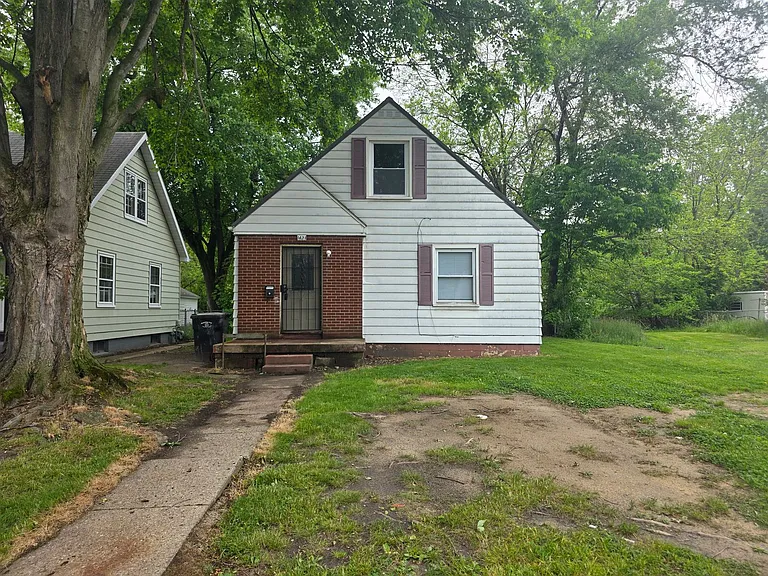 1423 N Johnson St — Photo 1