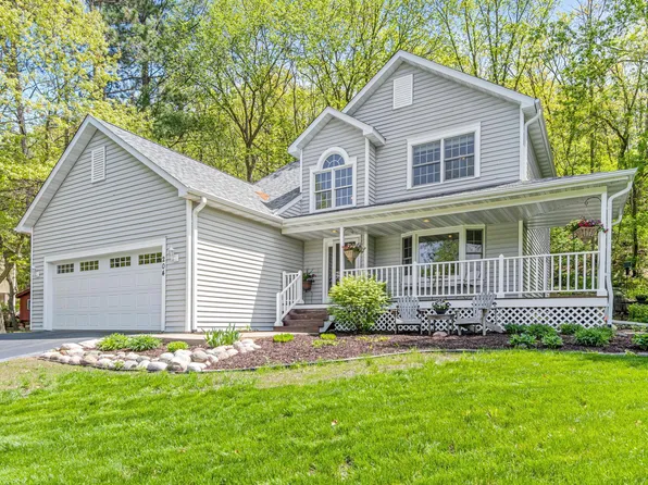204 Meadow Dr N, Hudson, WI 54016