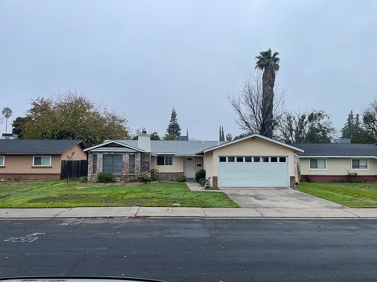 1333 Woodside Dr — Photo 1