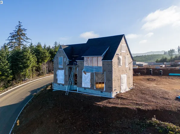 1143 NE Seascape Ave, Depoe Bay, OR 97341