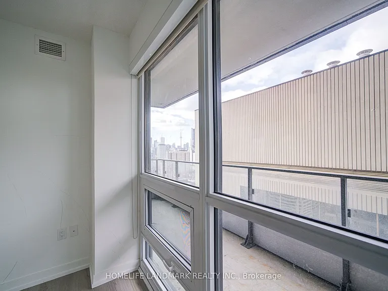 395 Bloor St E #2302 — Photo 27
