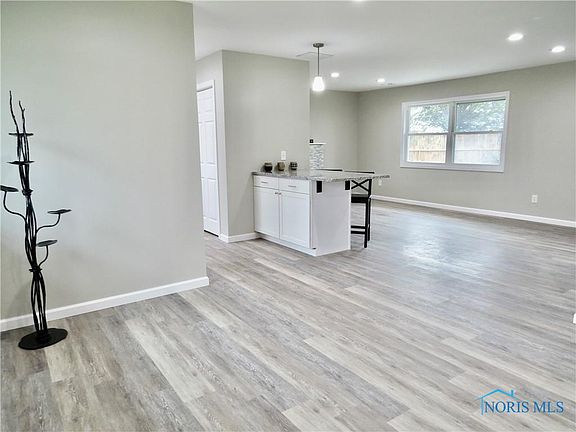5th image of 2731 Strauss Ave