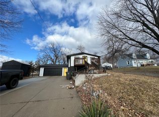 1104 E Herold Ave, Des Moines, IA 50315