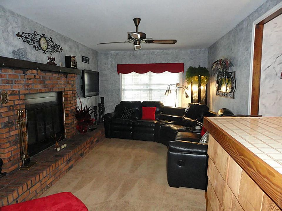 1st image of 810 Missouri St
