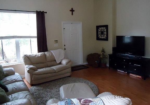3rd image of 728 Sand Creek Cir