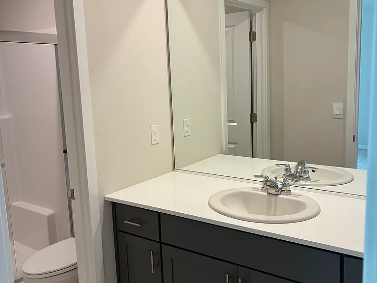 1104 SE 193rd Pl — Photo 6