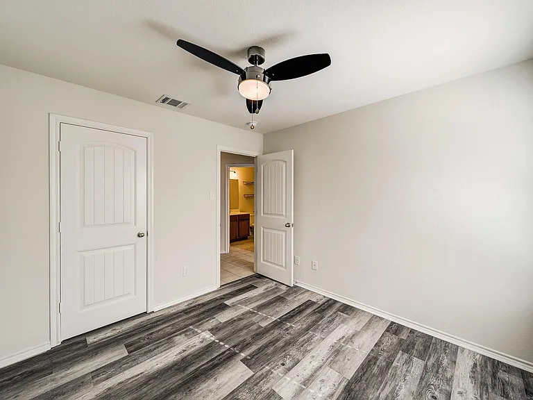 1110 Mercury Dr — Photo 26