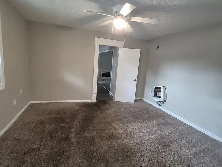 542 Woodford Ave — Photo 7