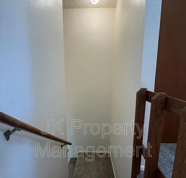 919 1st Ave SW #2 — Photo 13