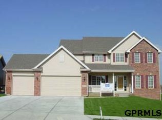 2361 Broadwater Dr, Papillion, NE 68128