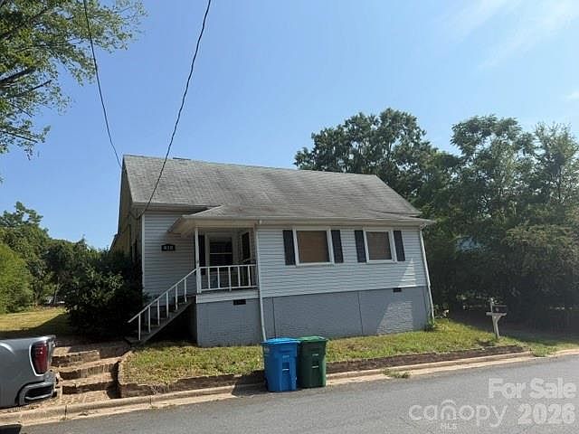 1st image of 812 Mill St