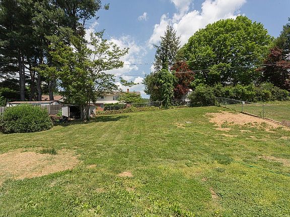 3rd image of 1417 Longview Ave