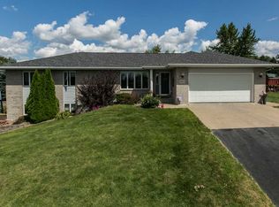 10626 Blue Jay Dr, Peosta, IA 52068
