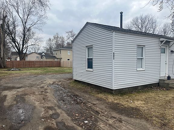2nd image of 4495 W Walton Blvd