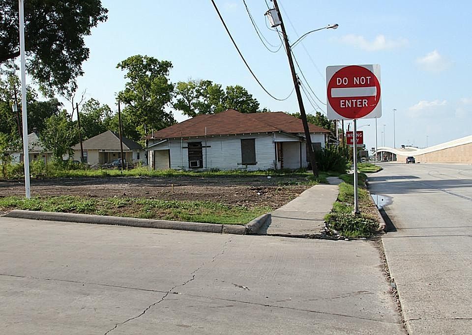 1st image of 2417 Eastex Fwy #Fw