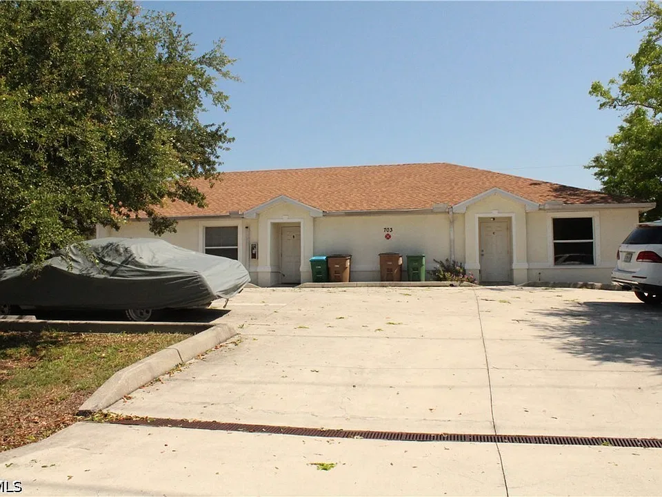 703 SE 8th Ter #B