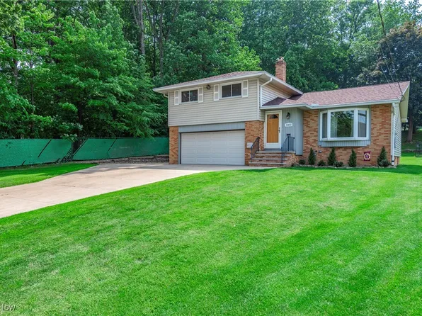 3400 Knowles Dr, Parma, OH 44134