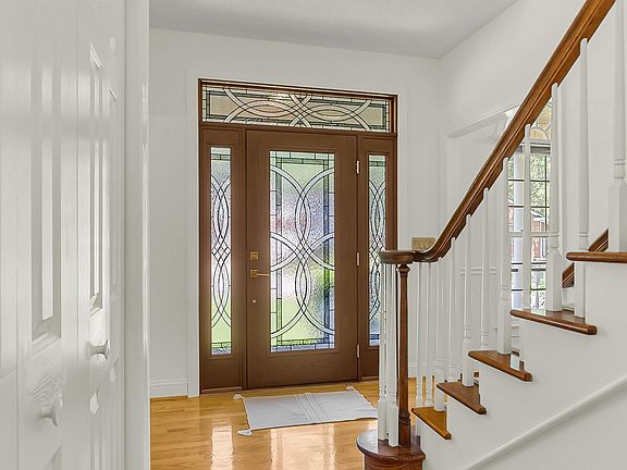 5th image of 101 Batavia Ct