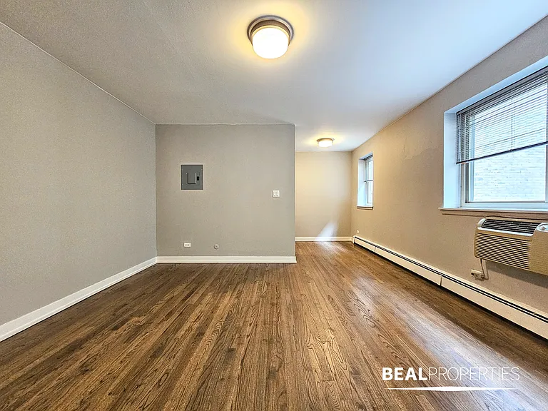 528 W Oakdale — Photo 11
