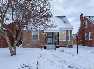 19498 Santa Rosa Dr, Detroit, MI 48221