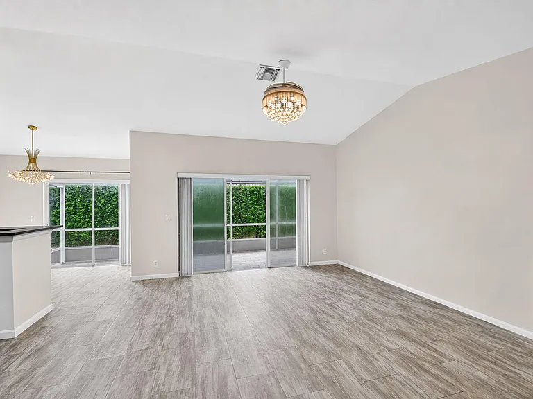 208 Caribe Ct — Photo 4