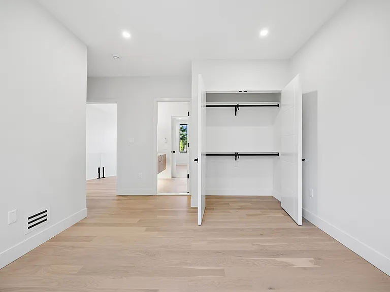242 Hardenburgh Ave — Photo 39