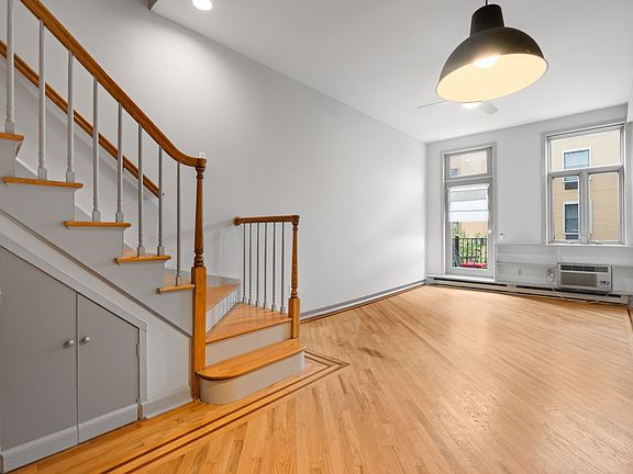 3rd image of 132 Jackson St APT 2RS