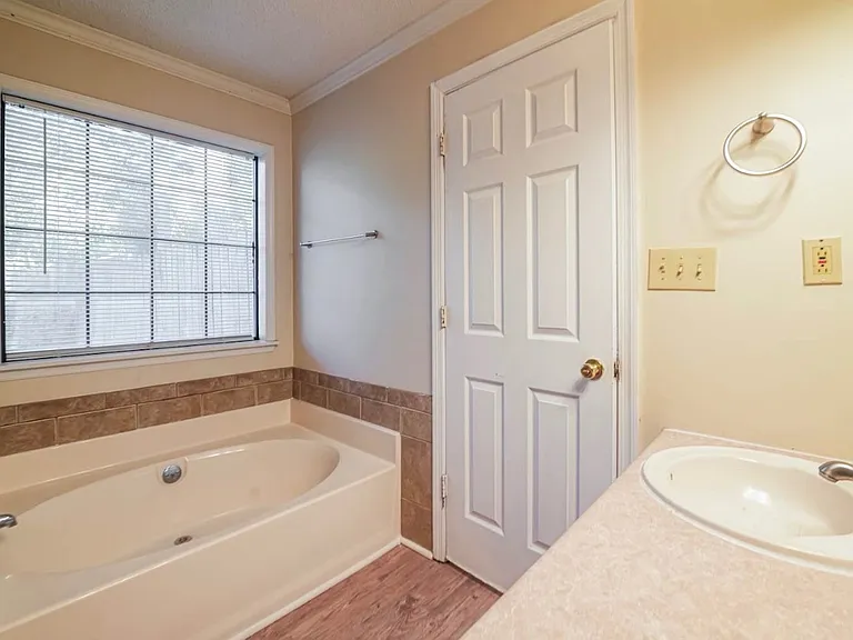 7853 Dogwood Way — Photo 4