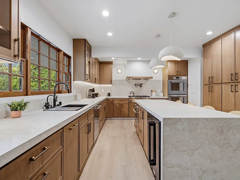 5835 Hillview Park Ave — Photo 40