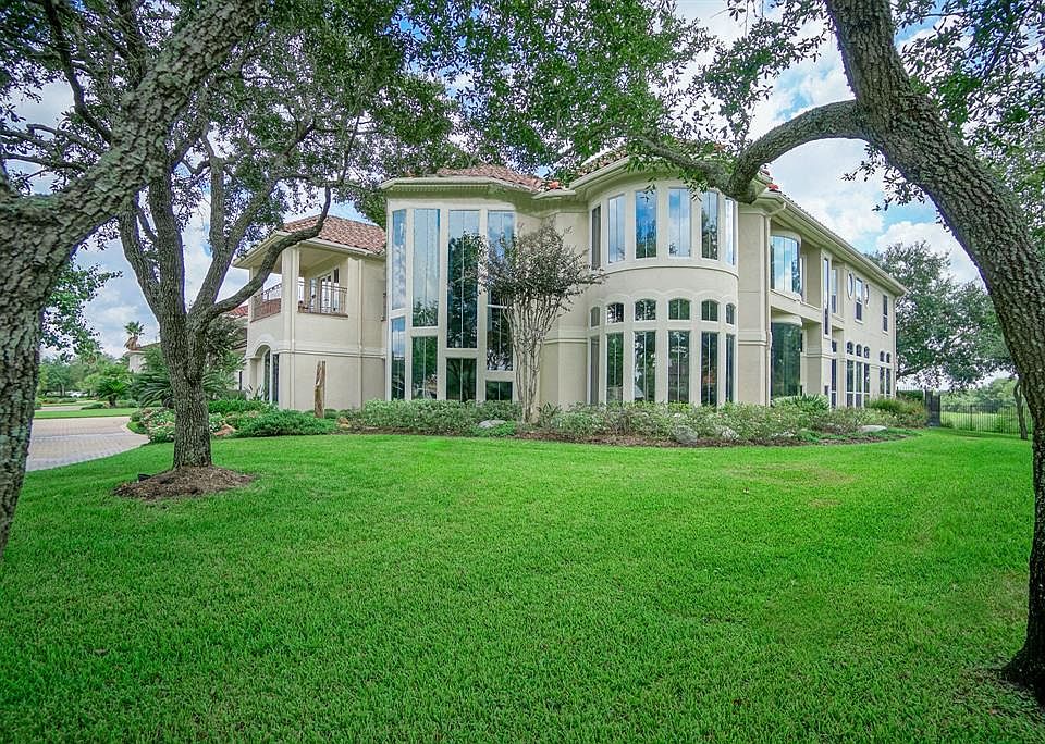 1st image of 18823 Windsor Lakes Dr