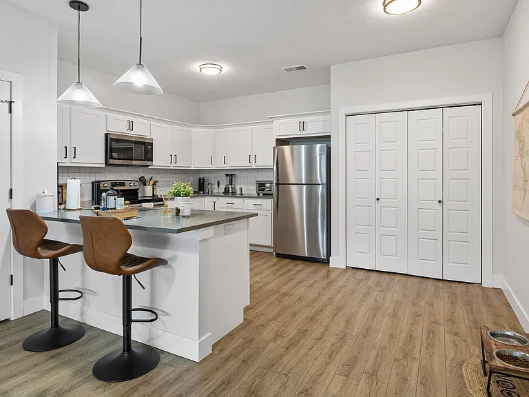 3216-3218 Gerig — Photo 6