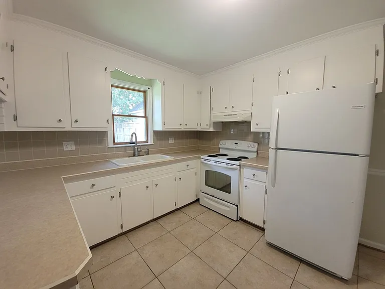 2237 Maple St — Photo 5