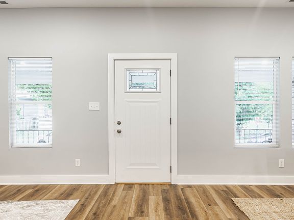 4th image of 644 N Temple Ave