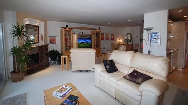 101 Antigua Ct — Photo 3