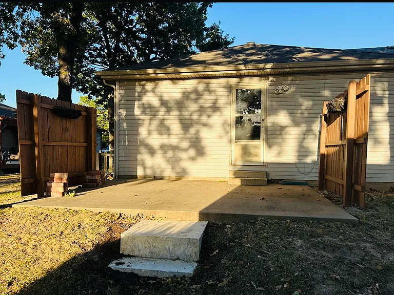 604 Briarbrook Dr — Photo 2