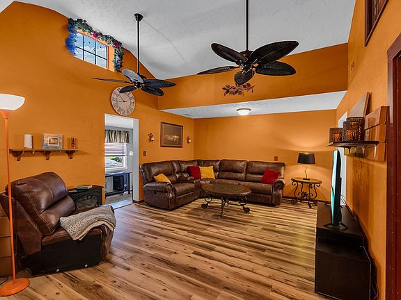 5th image of 105 Dripping Springs Rd