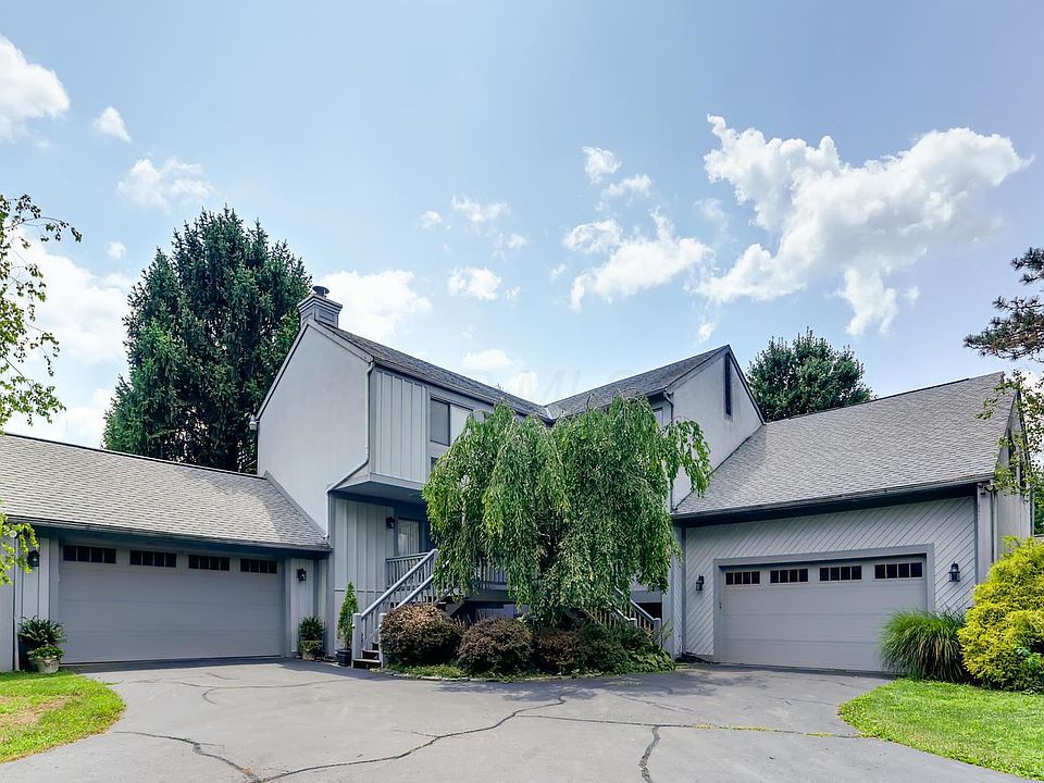 1st image of 307 Clover Ln