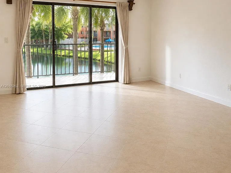 309 Lakeview Dr #204 — Photo 4