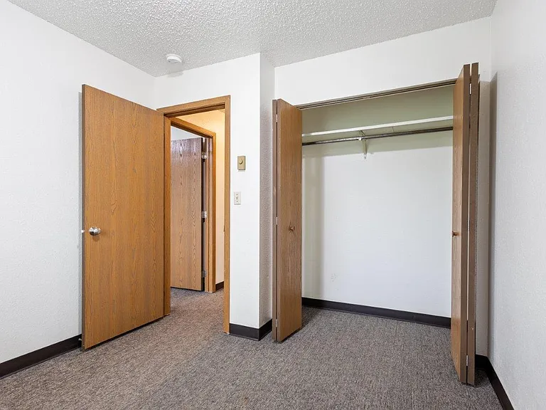 Huron Apartments — Photo 18