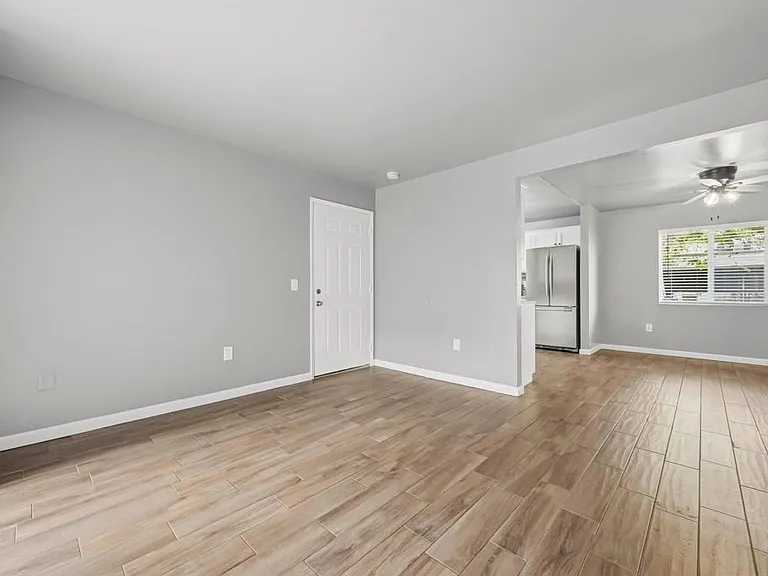 2536 White Oak Pl #5 — Photo 8