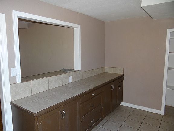 4th image of 711 E 35th St