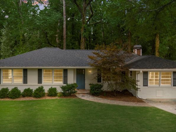 1309 Brookshire Ln NE