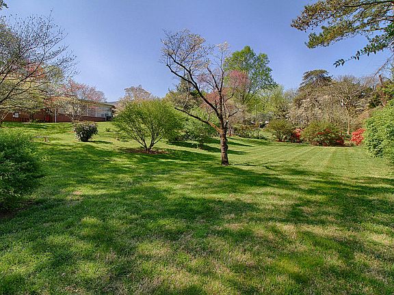 5th image of 6913 Cresthill Dr