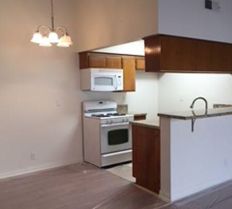 3rd image of 10922 Bloomfield St