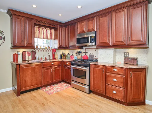 1594 Independence Avenue image 8 of 26