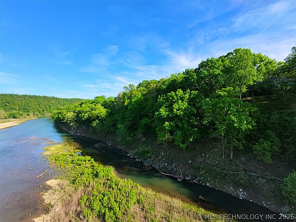 2nd image of 4 E Horseshoe Bend Rd
