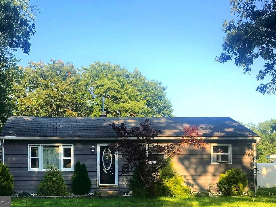 2nd image of 220 Sherwood Dr